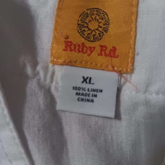 100% Linen, Ruby Rd. White Scalloped V-Neck Blouse - Picture 2 of 7